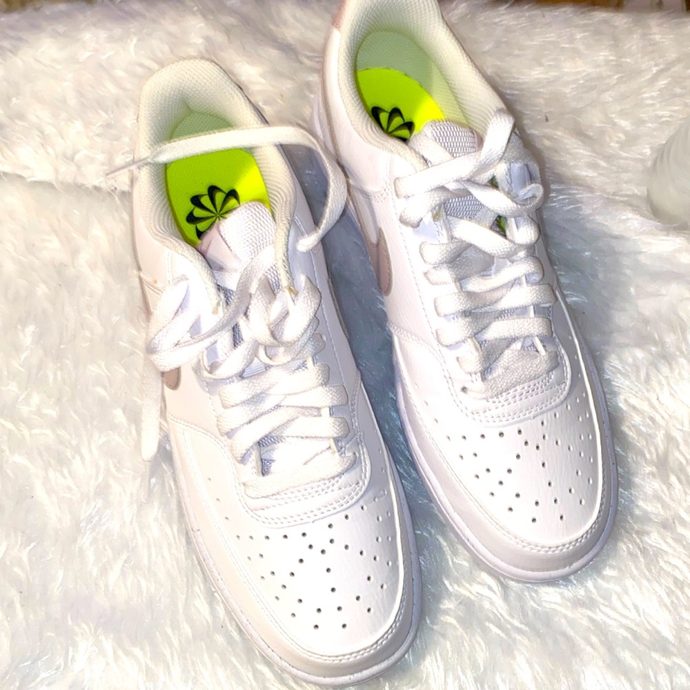 Low top Nikes